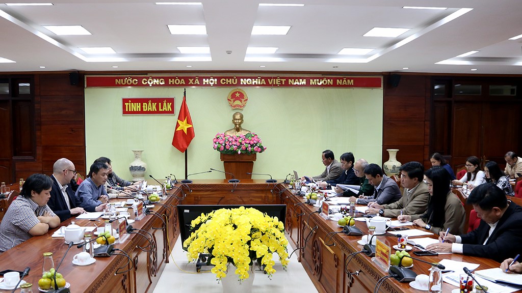The Provincial People’s Committee received and worked with the delegation of Canadian non-governmental organizations.