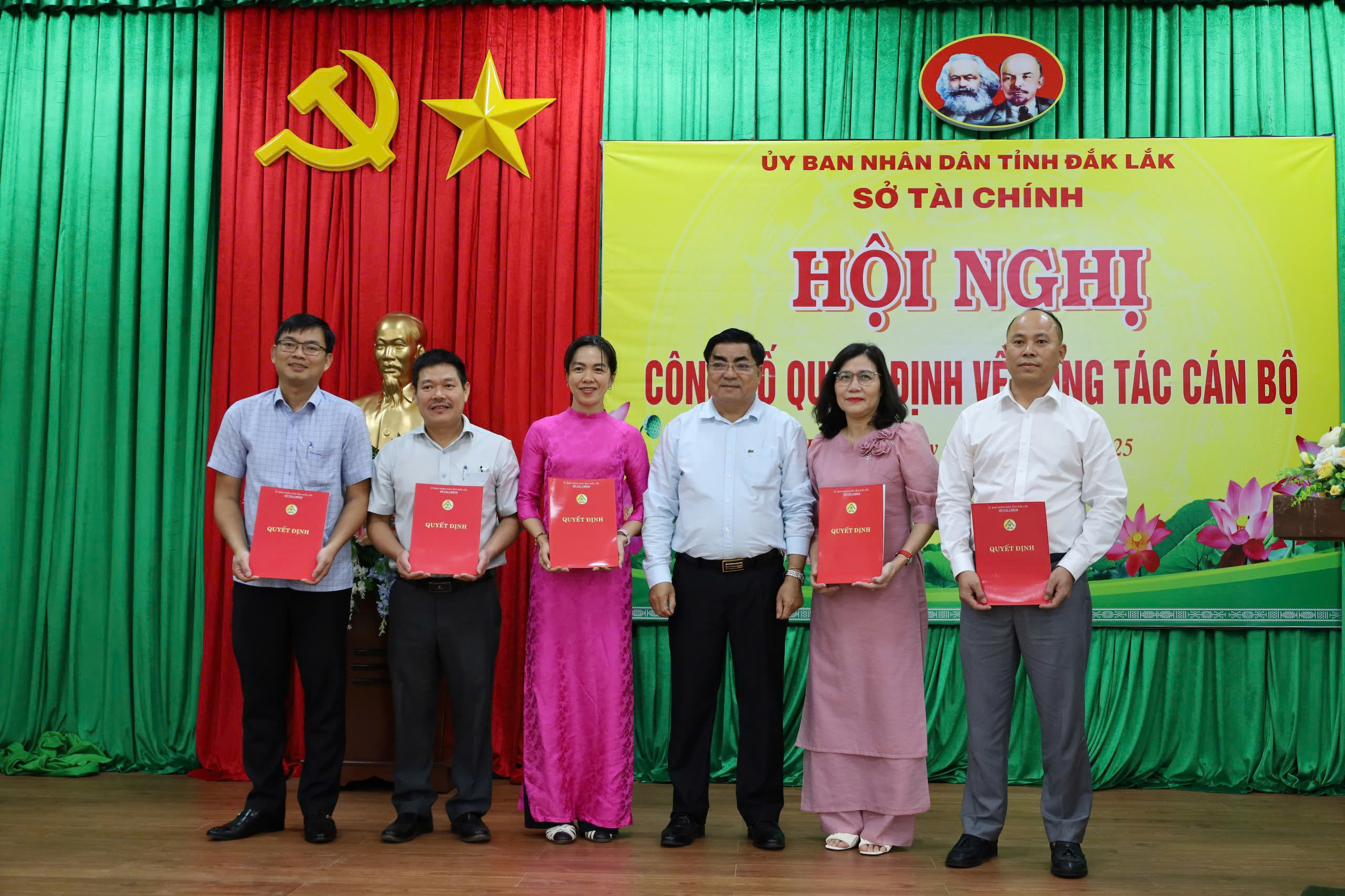 Sở Tài chính công bố Quyết định về công tác cán bộ