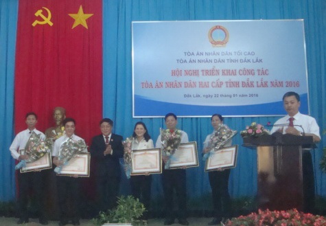 Hội nghị triển khai công tác Tòa án nhân dân hai cấp tỉnh năm 2016.