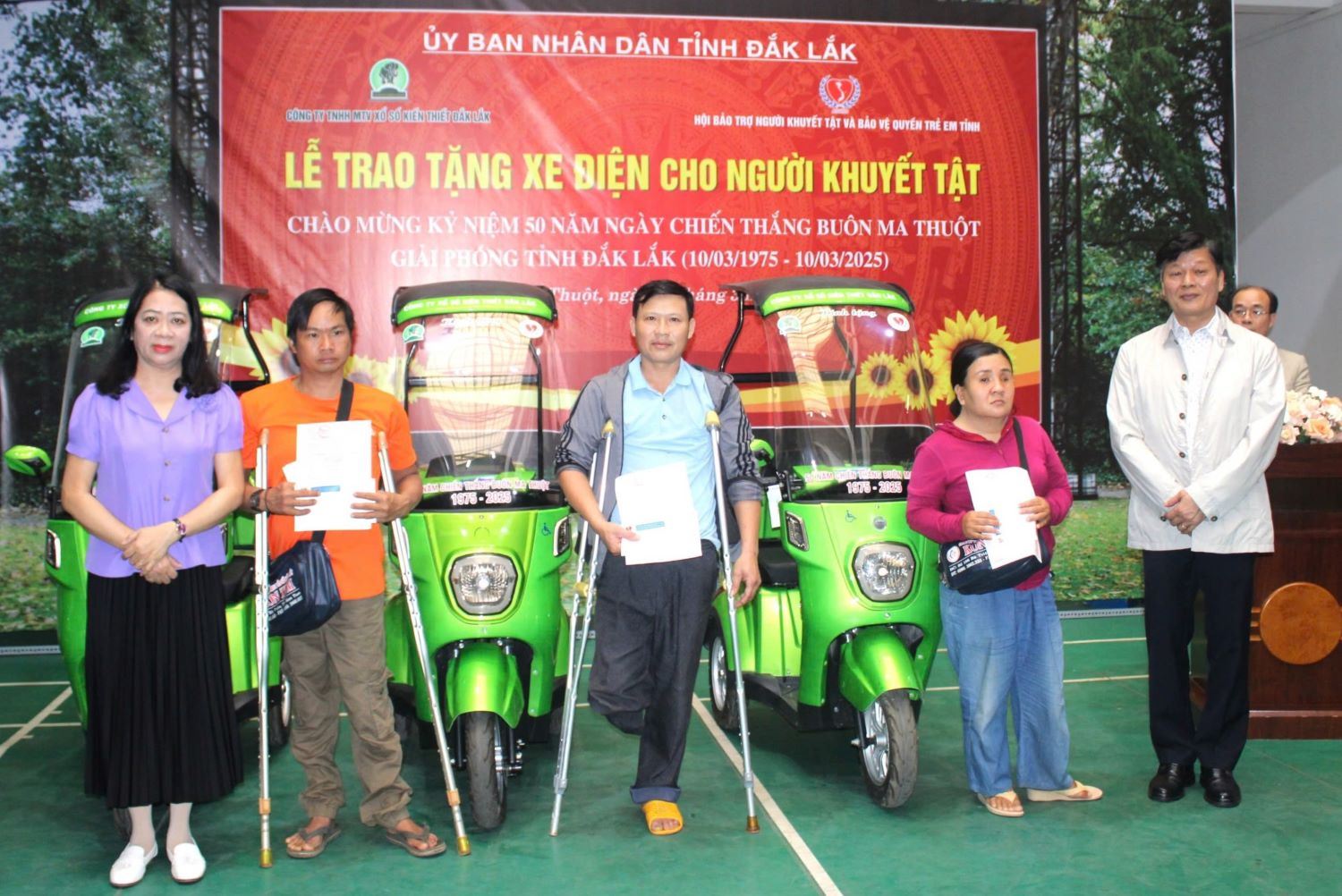 Trao tặng xe điện cho người khuyết tật trên địa bàn tỉnh Đắk Lắk