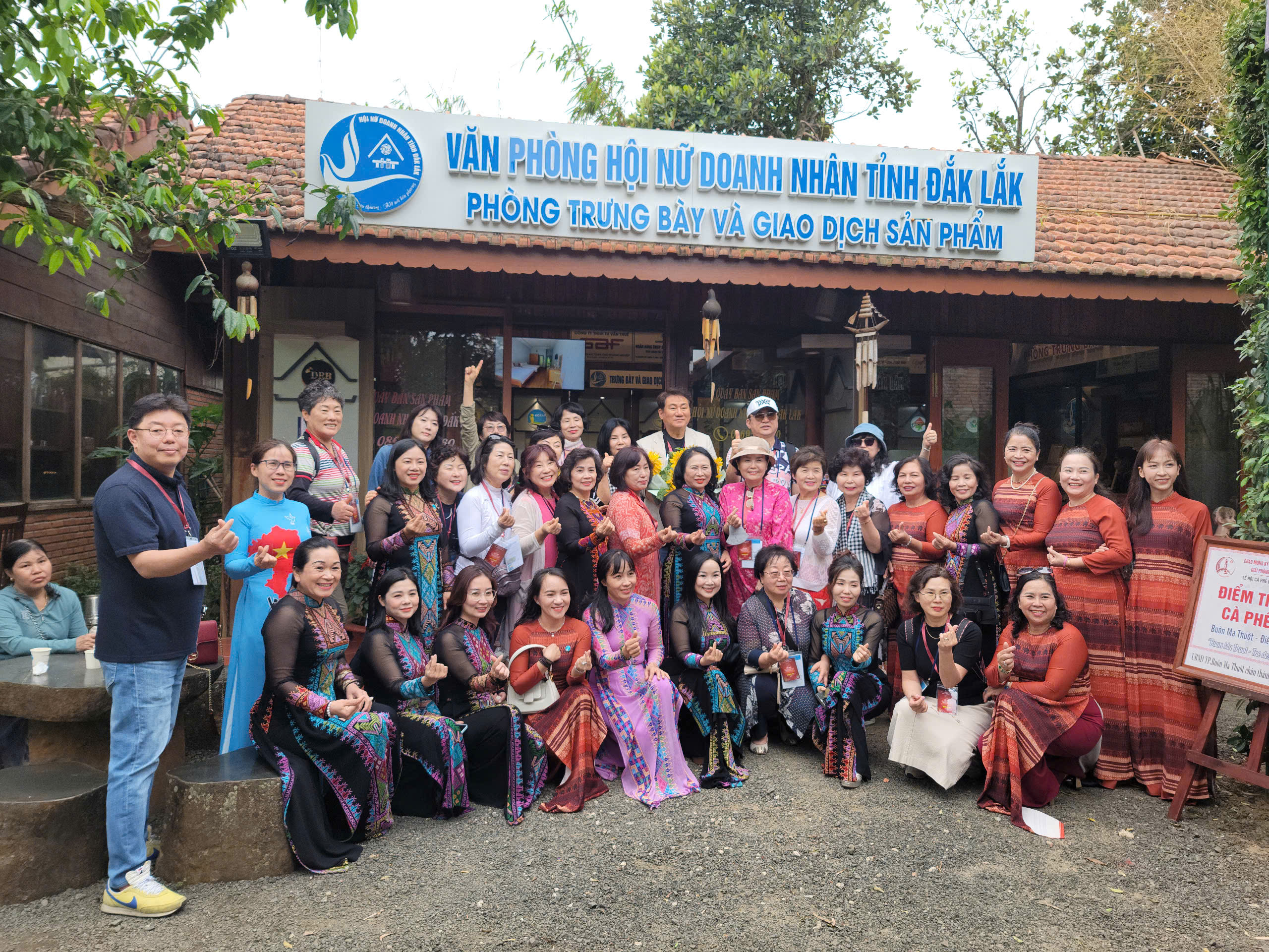 Hội Nữ doanh nhân tỉnh Đắk Lắk ký kết hợp tác phát triển du lịch và kinh tế đoàn Hội đồng Du lịch và Hội nghị thành phố Goyang, Hàn Quốc