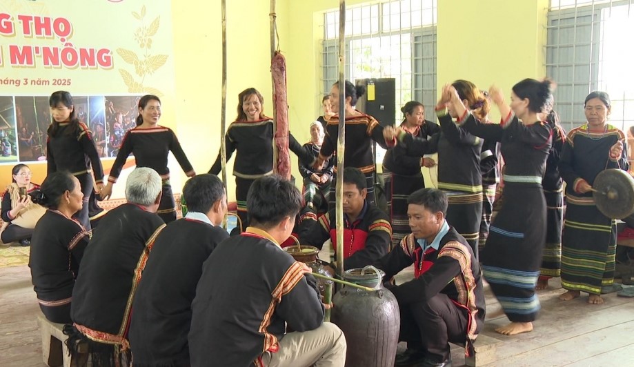 Lễ mừng thọ của người M’nông tại huyện Lắk