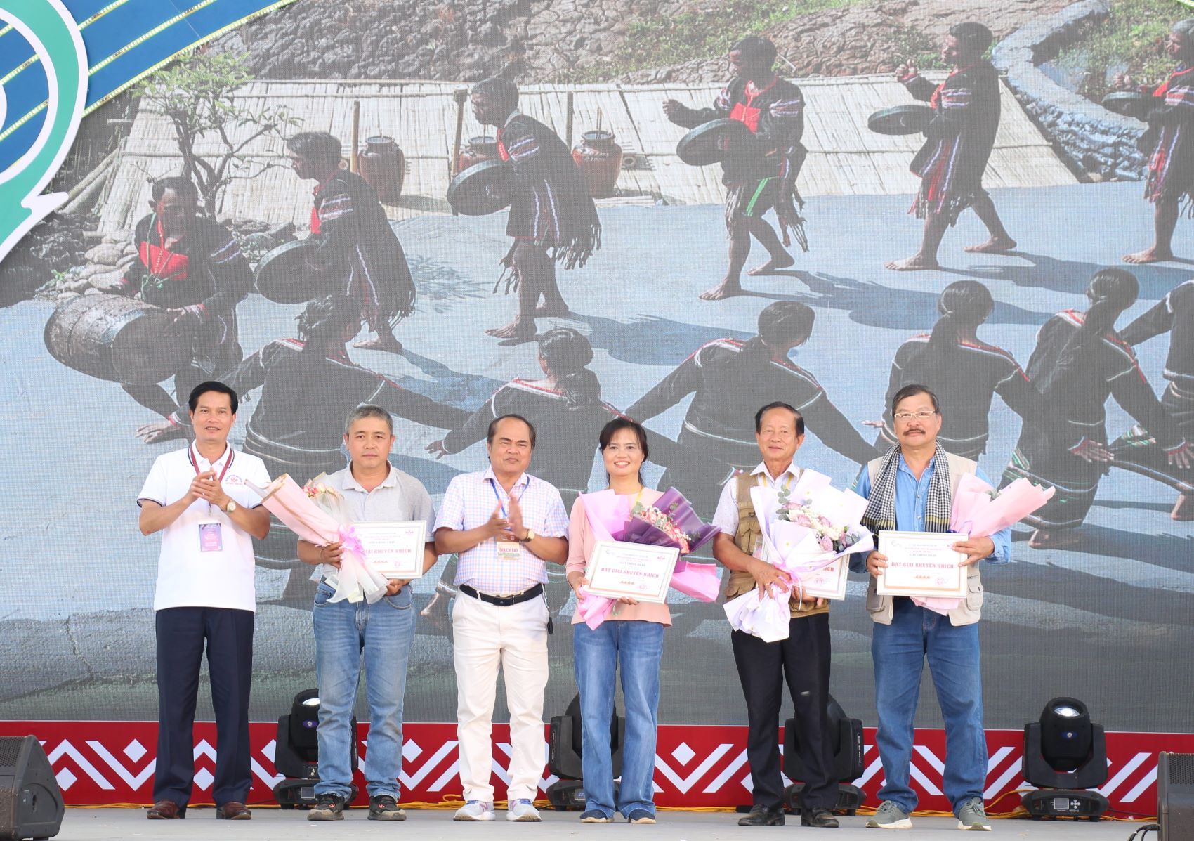 Trao giải Cuộc thi ảnh nghệ thuật “Vẻ đẹp du lịch huyện Lắk” năm 2025