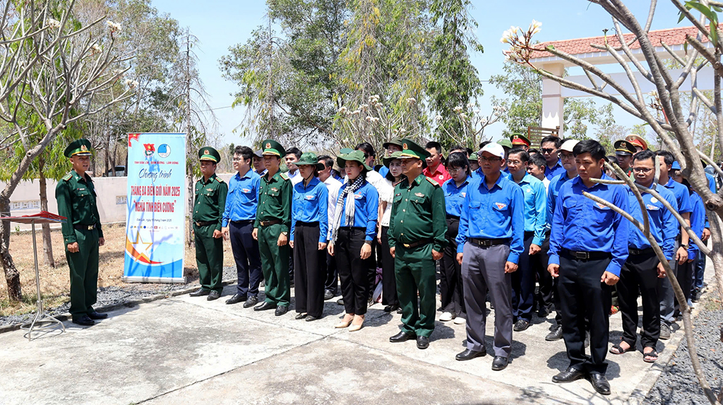 Chương trình “Tháng ba biên giới” hỗ trợ hơn 600 triệu đồng tại huyện biên giới Ea Súp