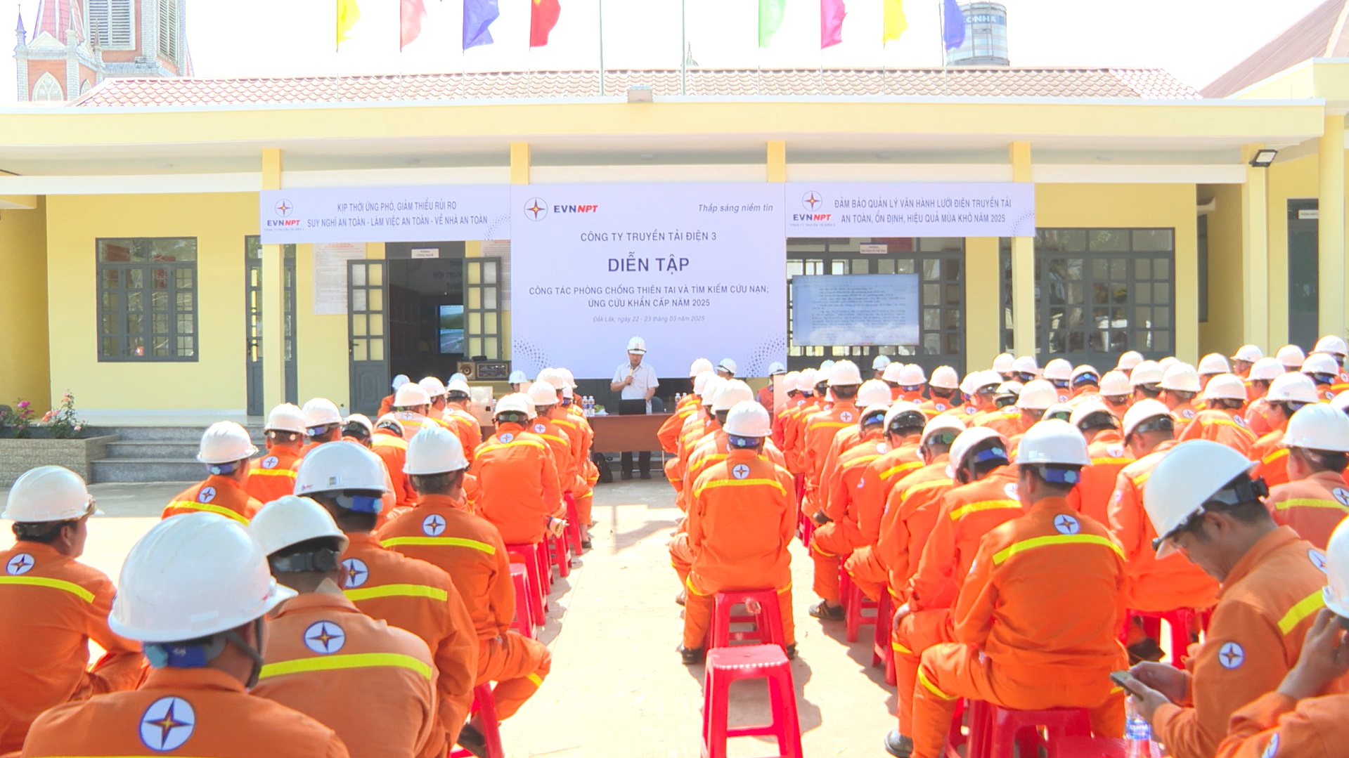 Truyền tải điện Đắk Lắk diễn tập công tác phòng chống thiên tai và tìm kiếm cứu nạn năm 2025