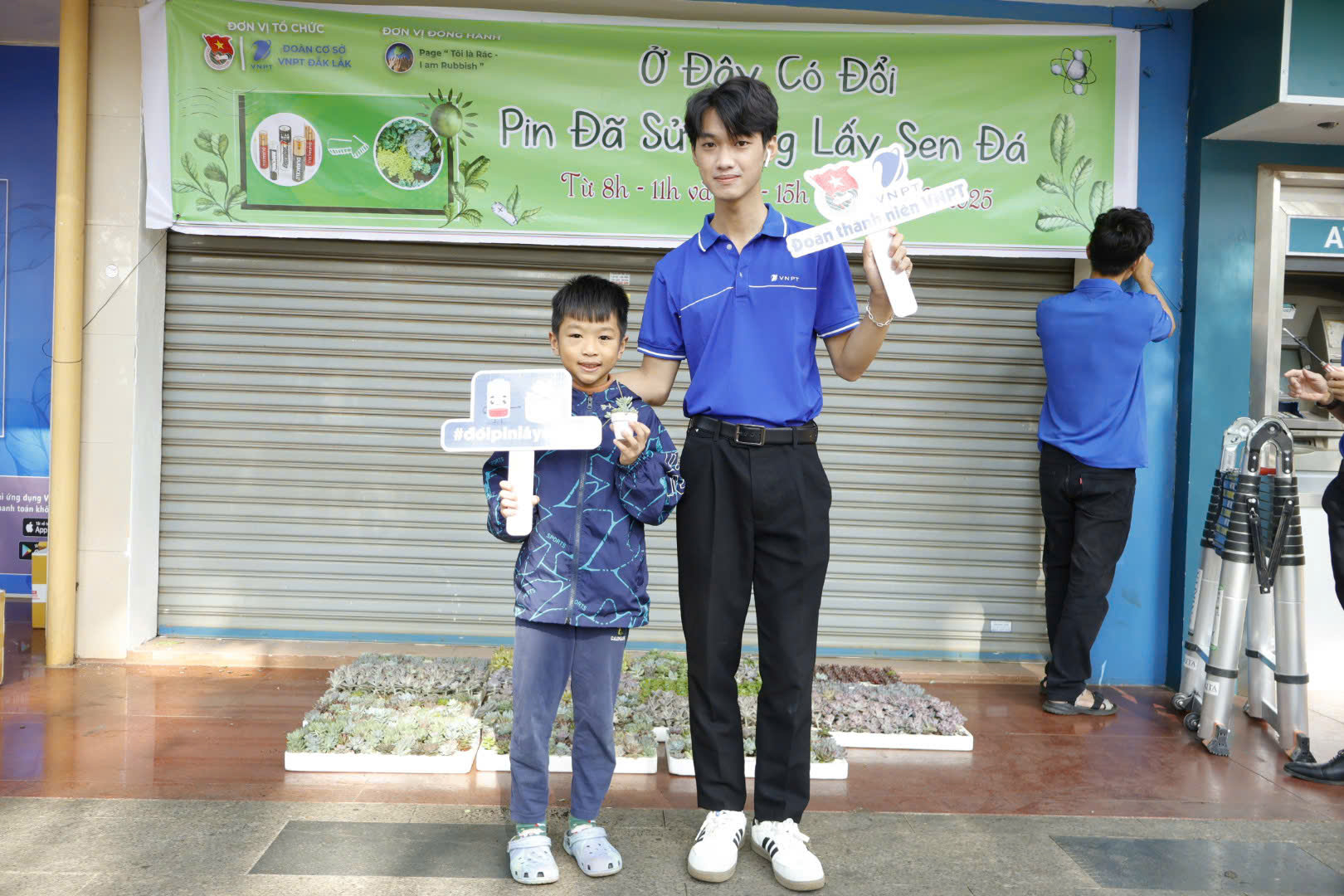 Đoàn thanh niên VNPT Đắk Lắk đổi pin cũ lấy sen đá, gieo mầm xanh