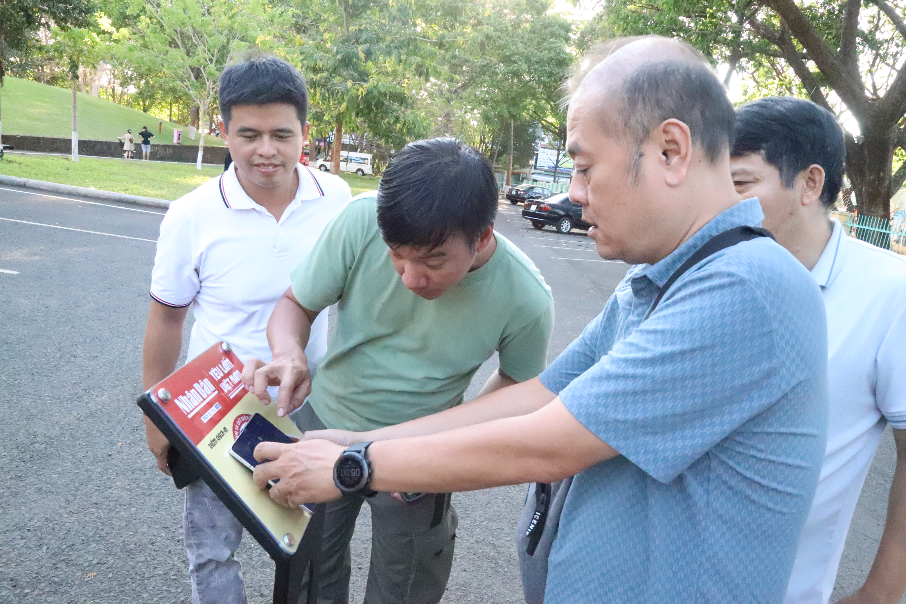 Báo Nhân Dân triển khai Dự án “Yêu lắm Việt Nam” tại Đắk Lắk