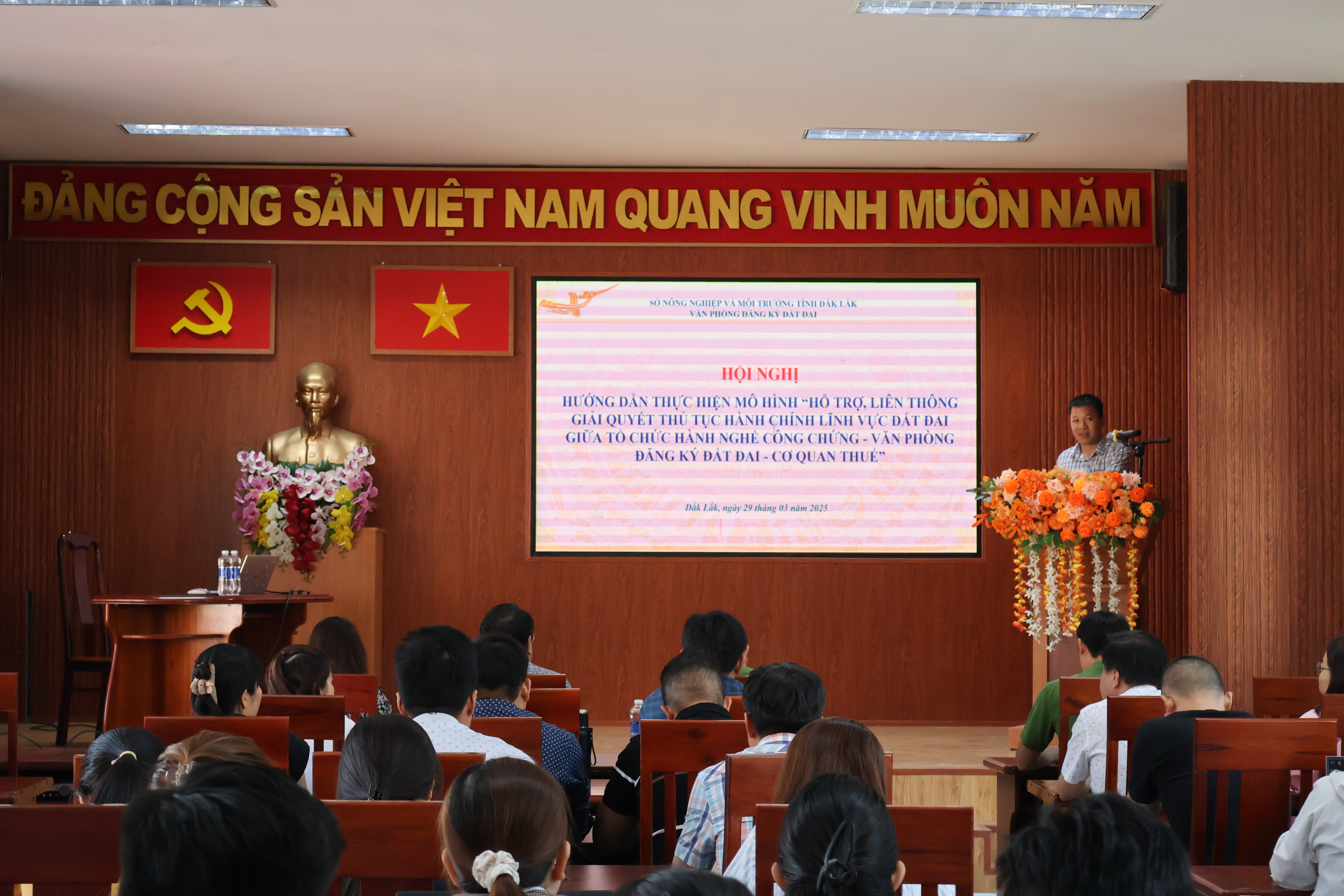 Hướng dẫn triển khai mô hình “Hỗ trợ, liên thông giải quyết thủ tục hành chính lĩnh vực đất đai giữa Tổ chức hành nghề công chứng - Văn phòng Đăng ký đất đai - Cơ quan Thuế”