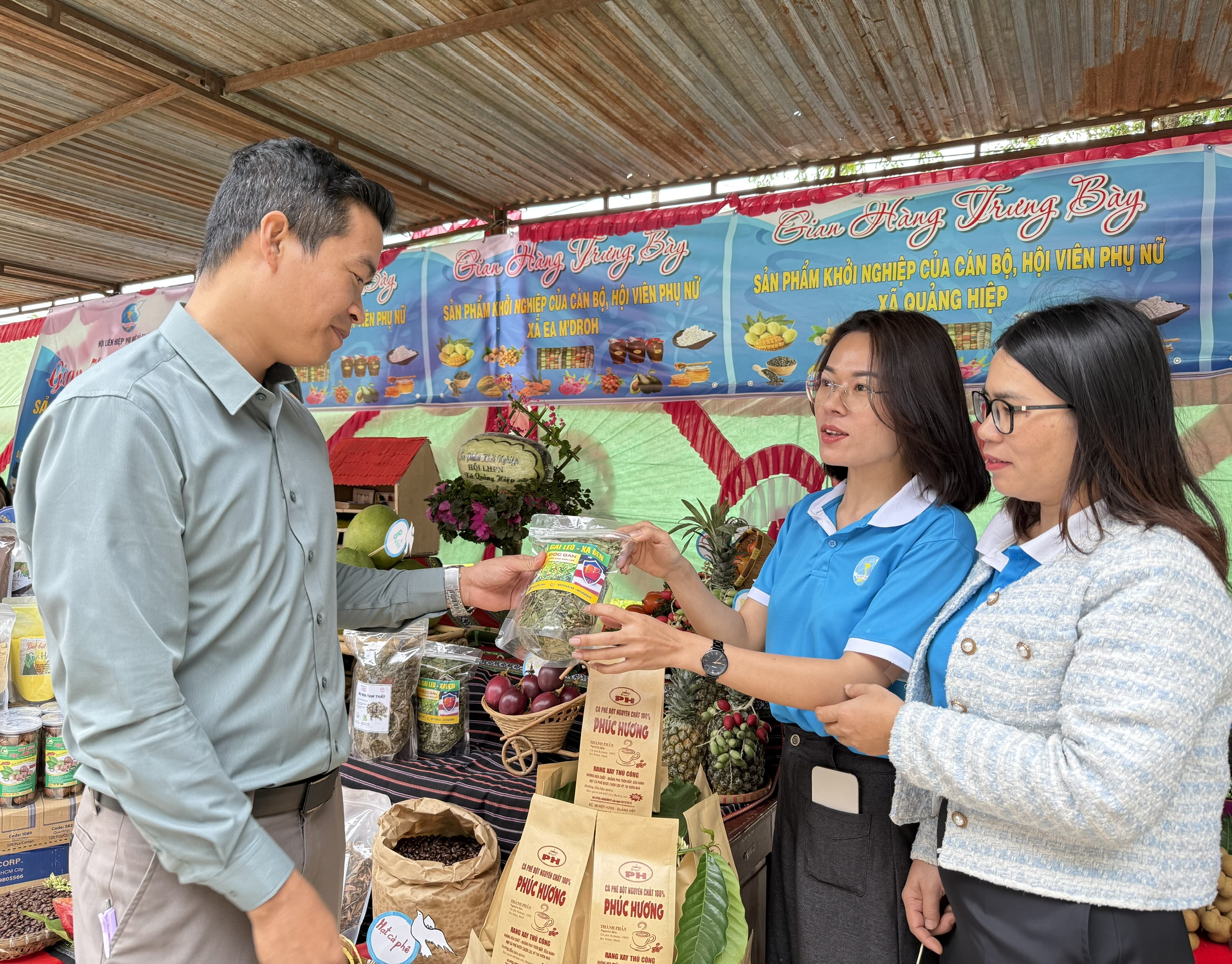 Sôi nổi Ngày hội “Phụ nữ khởi nghiệp” tại huyện Cư M’Gar