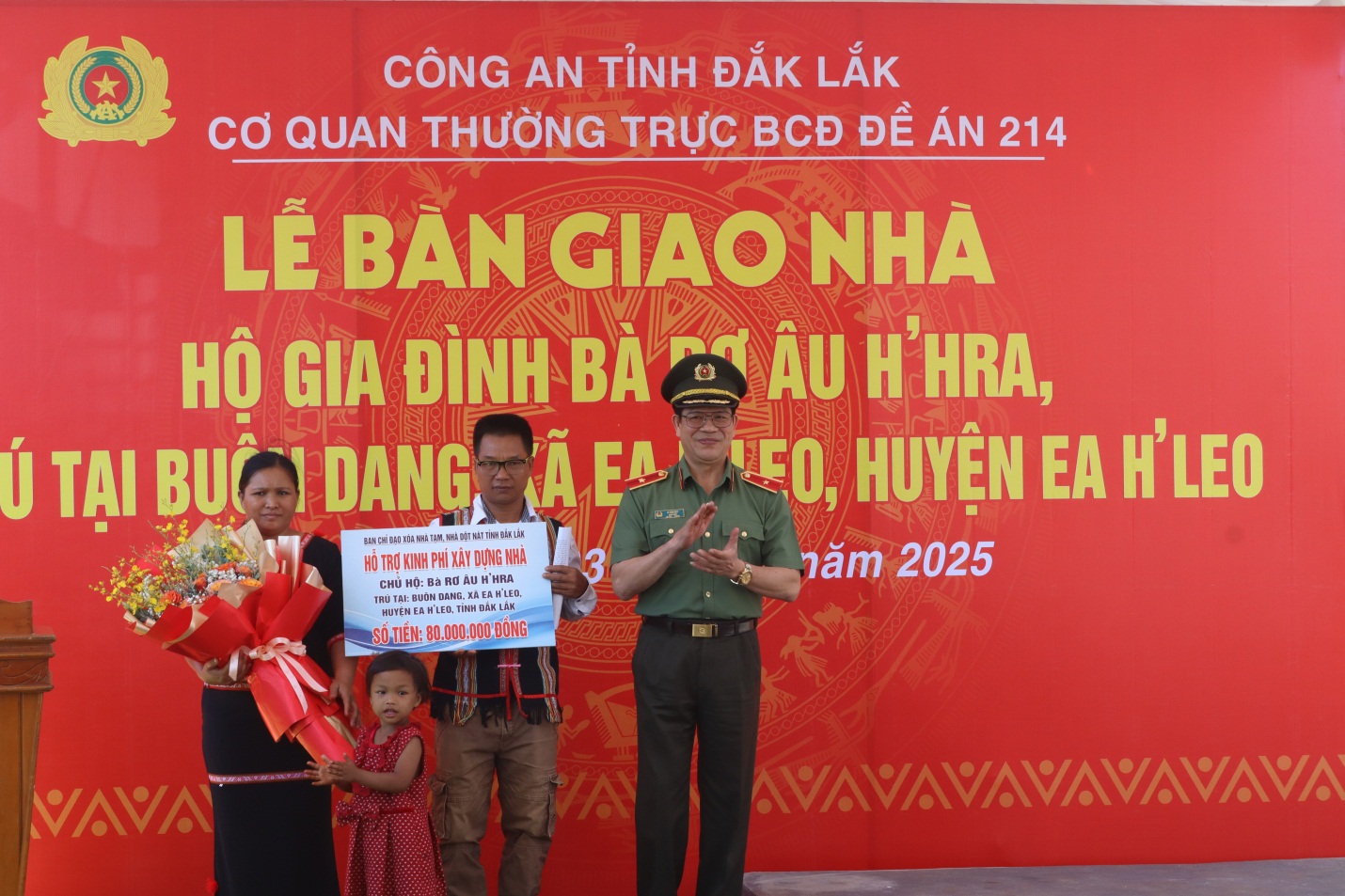 Công an Đắk Lắk bàn giao nhà tình nghĩa cho hộ dân tại huyện Ea H’Leo