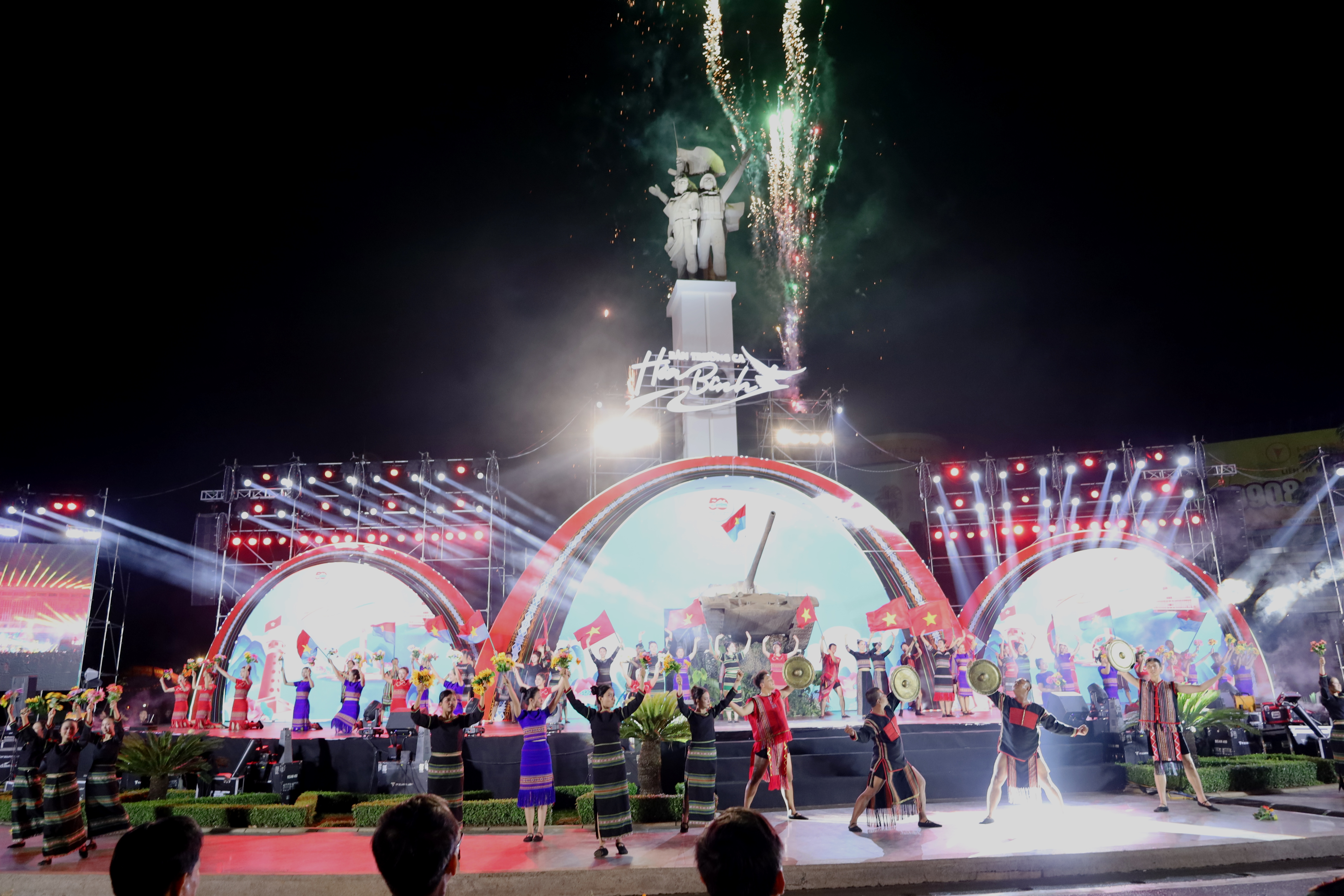 Ấn tượng Chương trình cầu truyền hình “Bản trường ca hòa bình” kỷ niệm 50 năm Ngày Giải phóng miền Nam, thống nhất đất nước