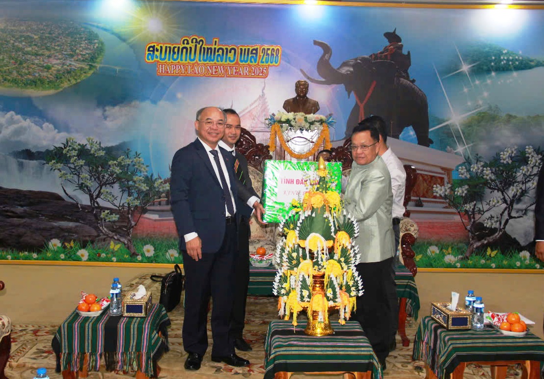 Đoàn công tác UBND tỉnh Đắk Lắk thăm và chúc Tết chính quyền tỉnh Attapeu và Sekong