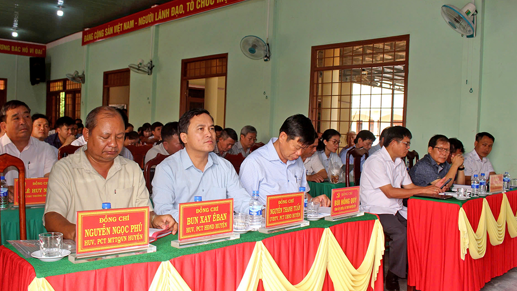 Hội nghị tiếp xúc cử tri trước kỳ họp thứ 9 tại huyện Ea Súp