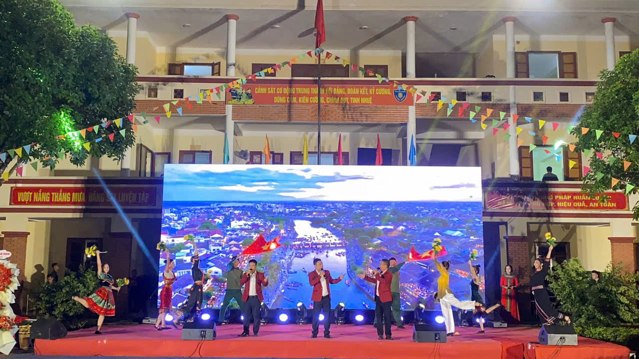 Đặc sắc chương trình nghệ thuật “50 năm - Tự hào một dải non sông”