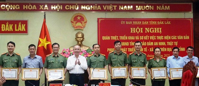 Sơ kết việc thực hiện các văn bản của UBND tỉnh về bảo đảm an ninh trật tự phục vụ phát triển kinh tế- xã hội trên địa bàn tỉnh