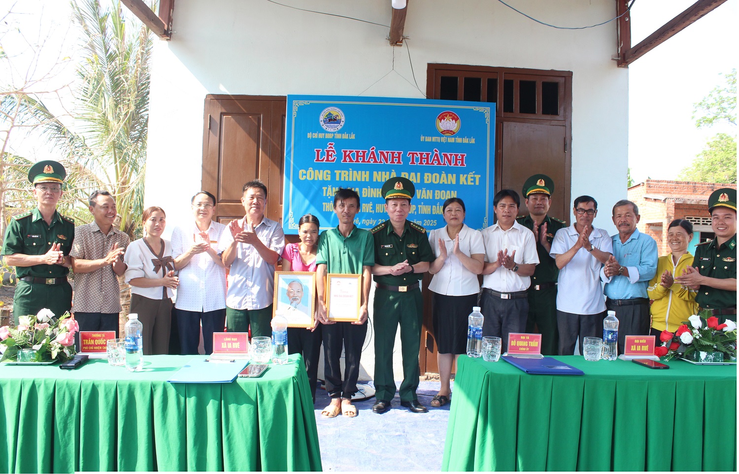 Khánh thành Nhà Đại Đoàn kết tặng hộ nghèo tại xã biên giới Ia Rvê