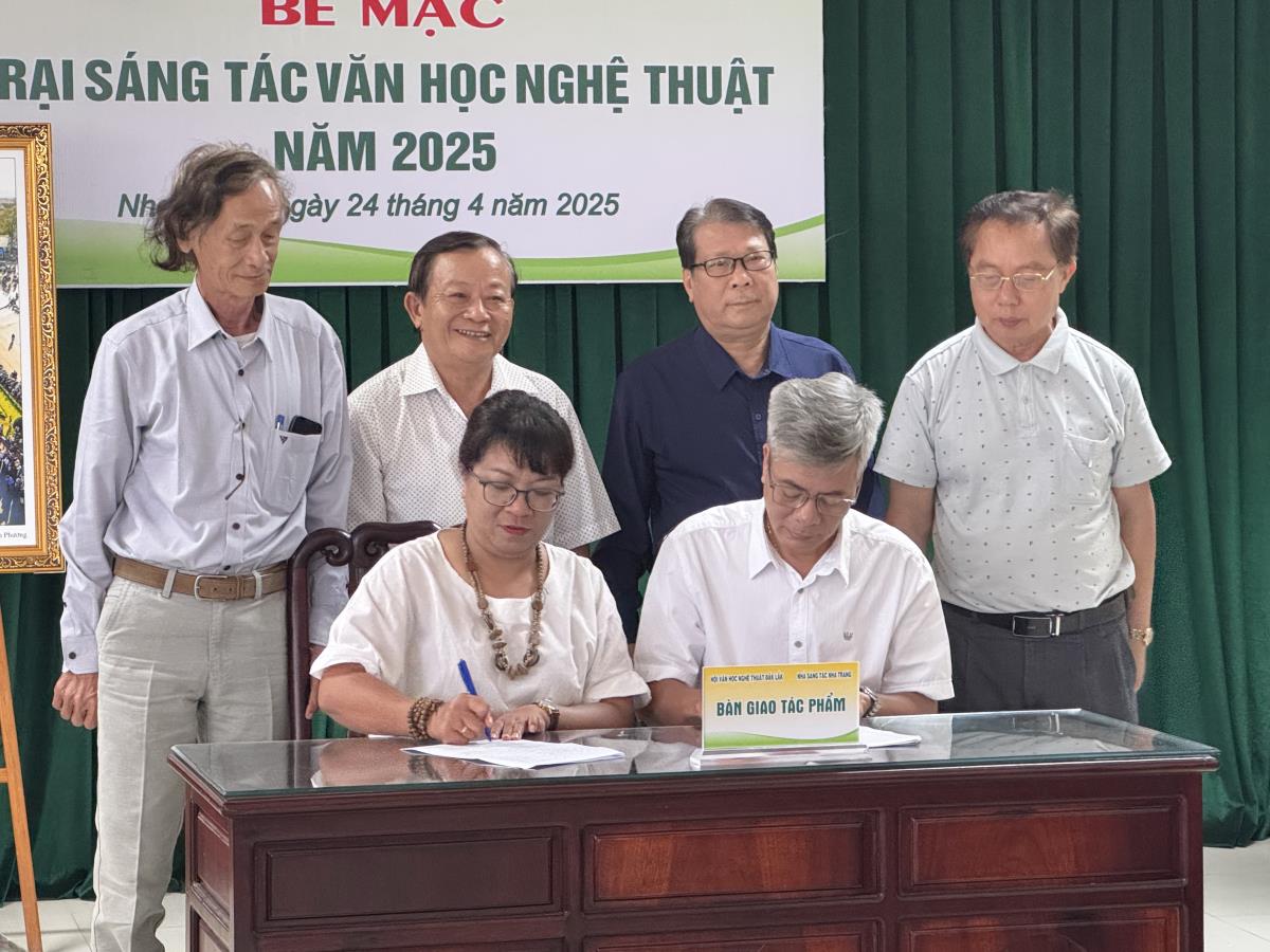 14 văn nghệ sĩ Đắk Lắk tham gia sáng tác văn học nghệ thuật tại Nha Trang.