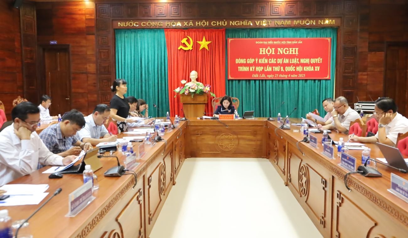 Đoàn đại biểu Quốc hội tỉnh Đắk Lắk lấy ý kiến góp ý dự thảo Luật, Nghị quyết