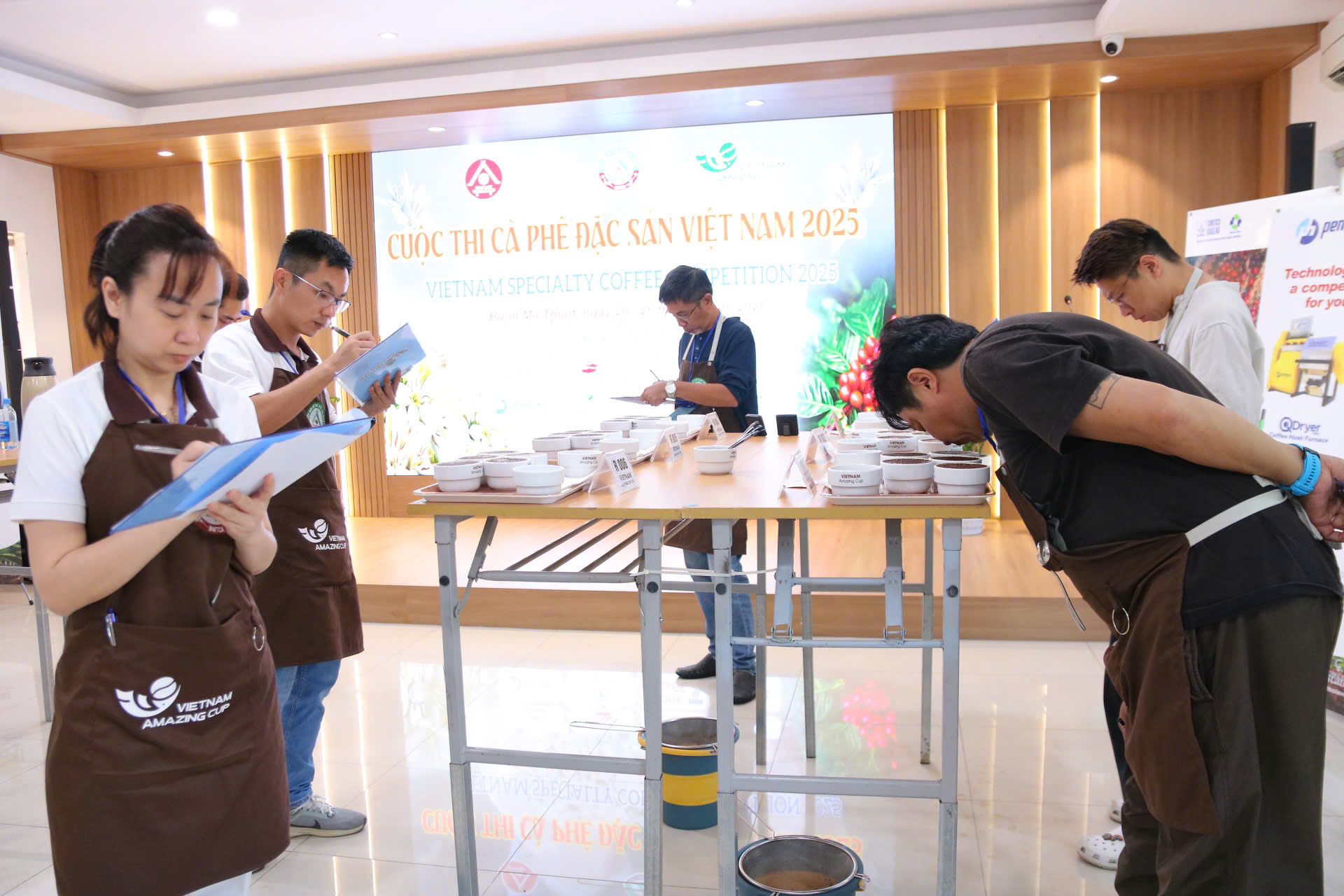 Chọn 43 mẫu cà phê đặc sản vào vòng chung kết Cuộc thi Cà phê đặc sản Việt Nam 2025