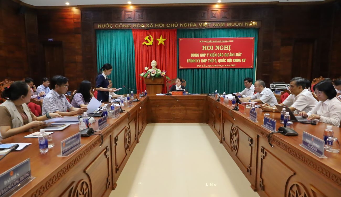 Đoàn đại biểu Quốc hội tỉnh Đắk Lắk lấy ý kiến góp ý 7 dự thảo Luật