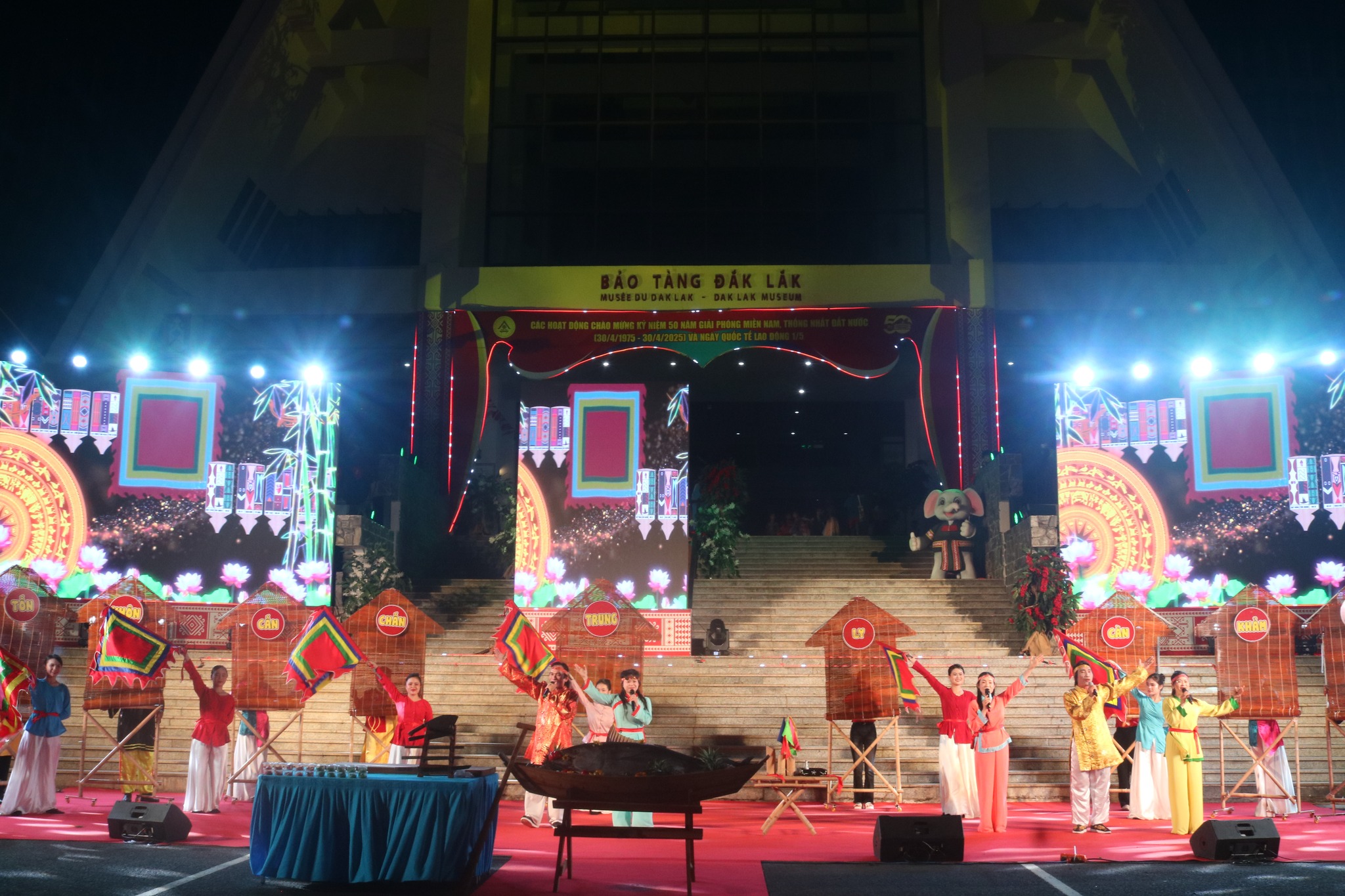 Khai mạc chuỗi hoạt động văn hóa - nghệ thuật, ẩm thực, giới thiệu sản phẩm OCOP dịp lễ 30/4, và 1/5