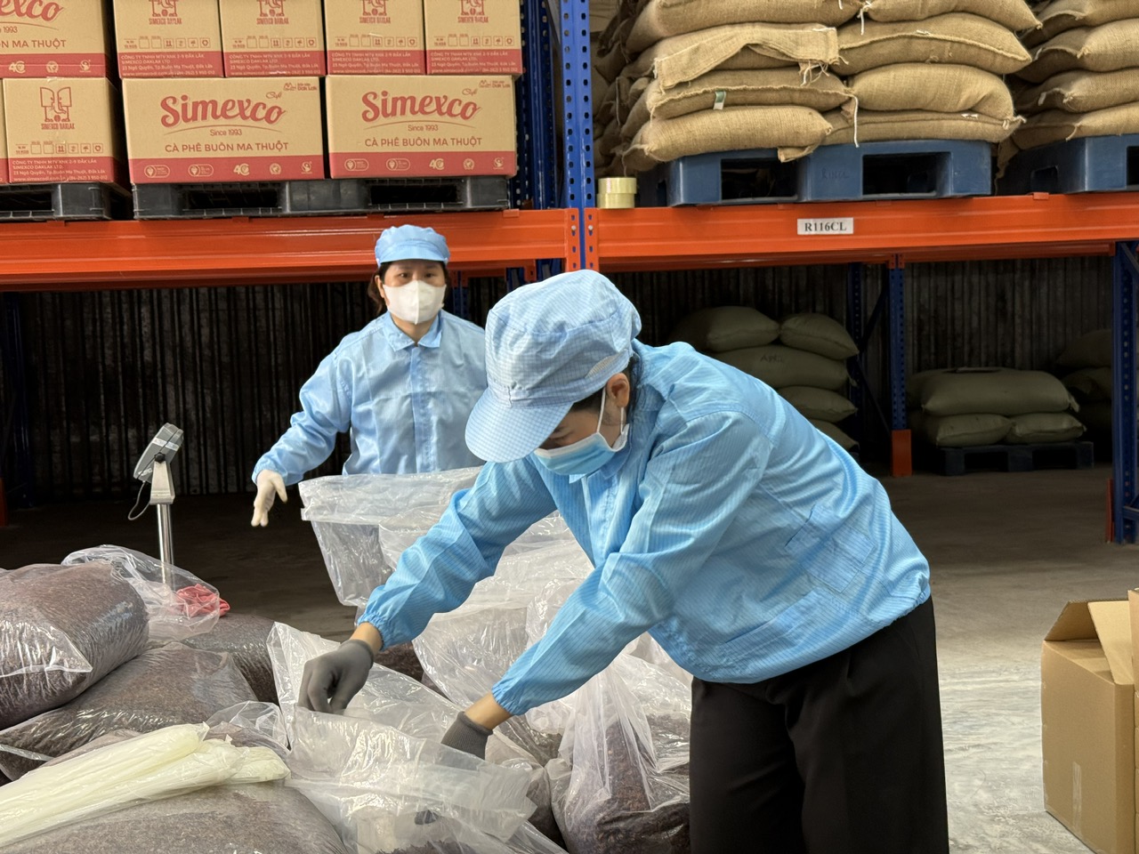 100 cơ sở ký cam kết tuân thủ bảo đảm an toàn thực phẩm trong hoạt động sản xuất, kinh doanh