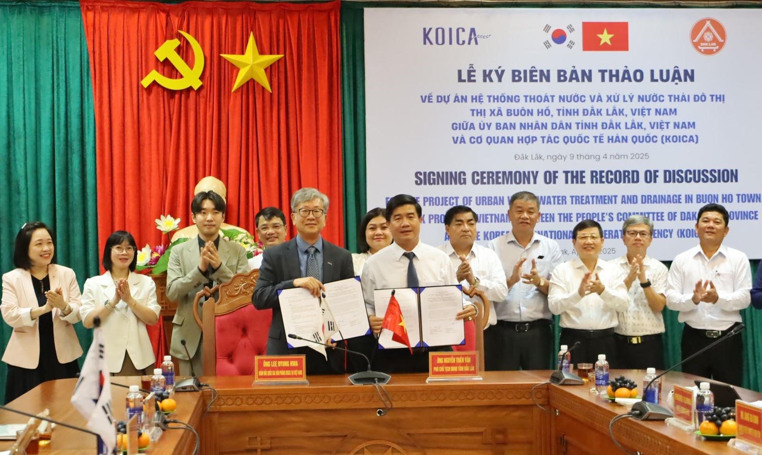 The People's Committee of Dak Lak Province signs a record of discussion for cooperation with KOICA Vietnam.