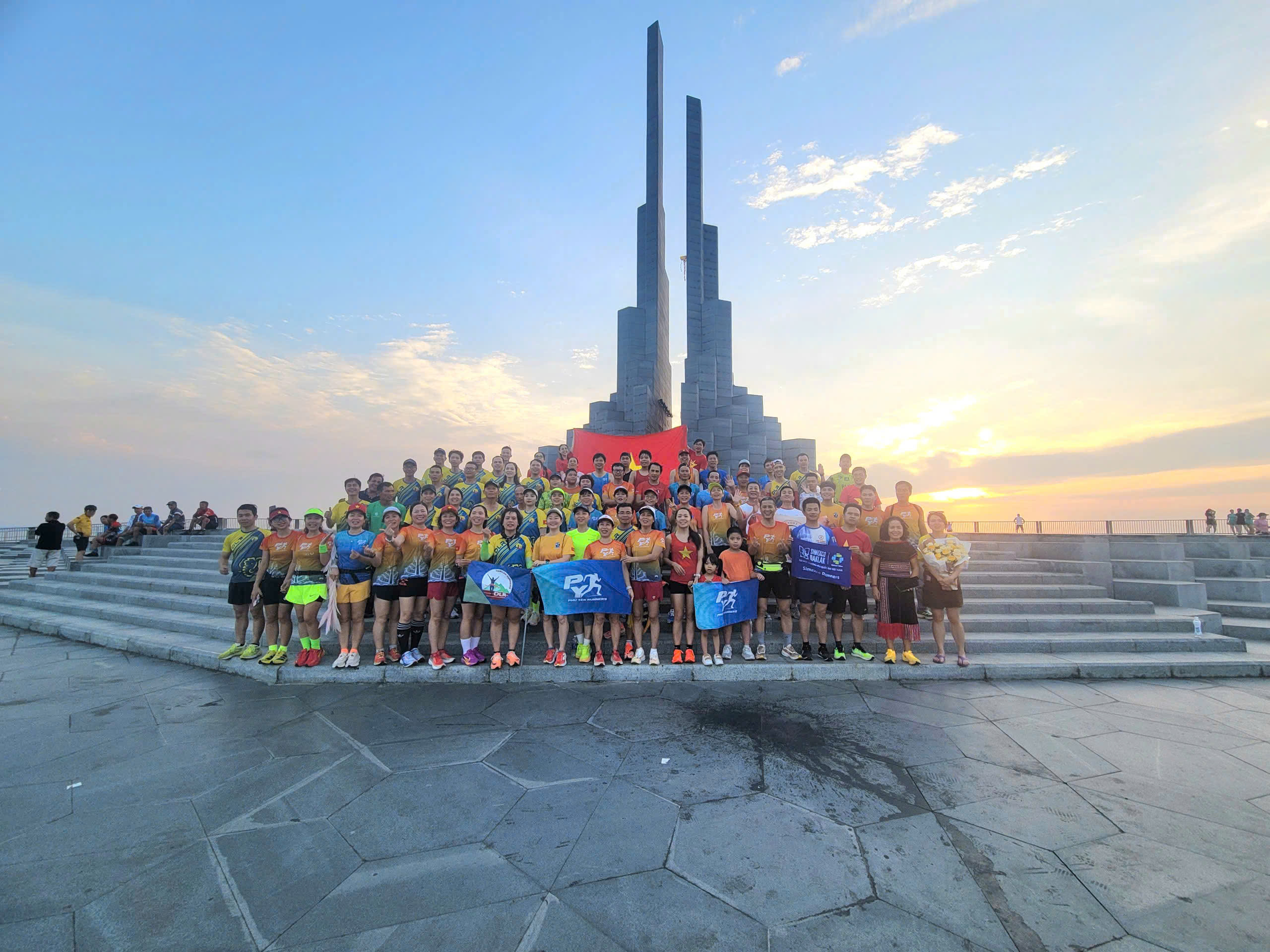 Hơn 200 vận động viên tham gia chạy bộ kết nối Đắk Lắk – Phú Yên