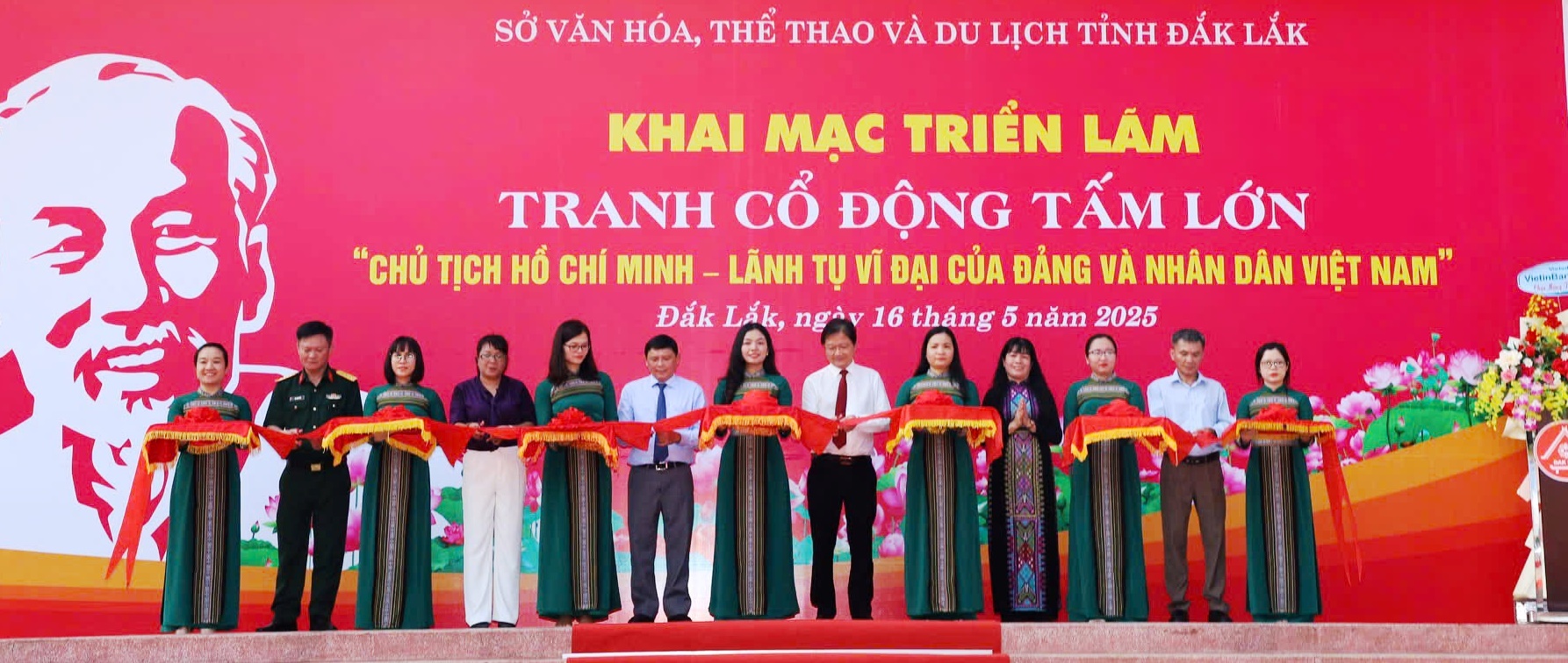 Khai mạc Triển lãm tranh cổ động chủ đề “Chủ tịch Hồ Chí Minh - Lãnh tụ vĩ đại của Đảng và Nhân dân Việt Nam”