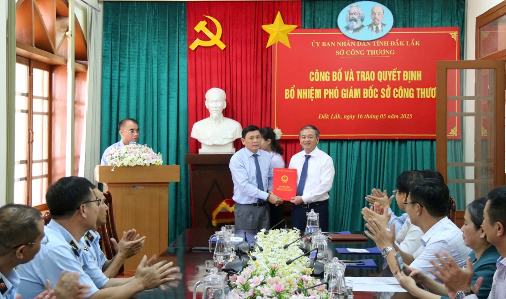 Tiếp nhận, bổ nhiệm ông Mai Mạnh Toàn giữ chức Phó Giám đốc Sở Công Thương