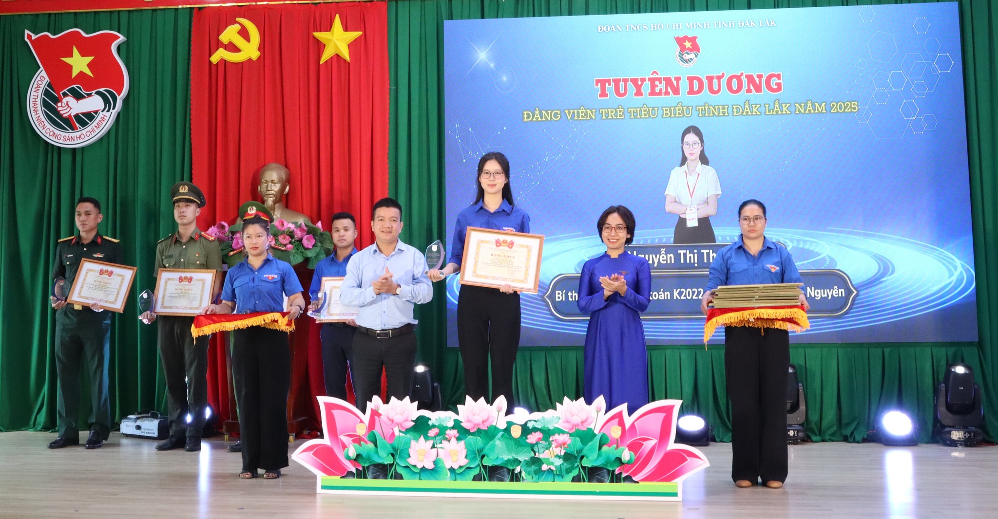 Tuyên dương 33 đảng viên trẻ tiêu biểu trên các lĩnh vực