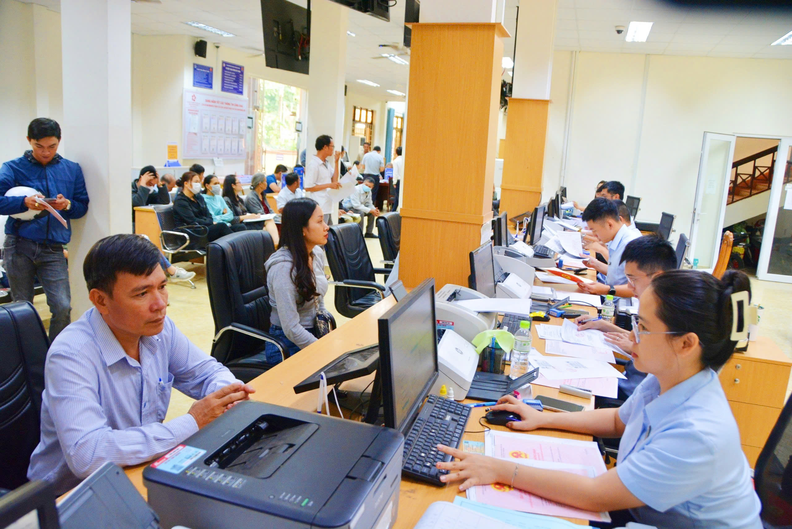 Phấn đấu đạt tỷ lệ tối thiểu 70% hồ sơ dịch vụ công của người dân, doanh nghiệp được xử lý trực tuyến toàn trình năm 2025