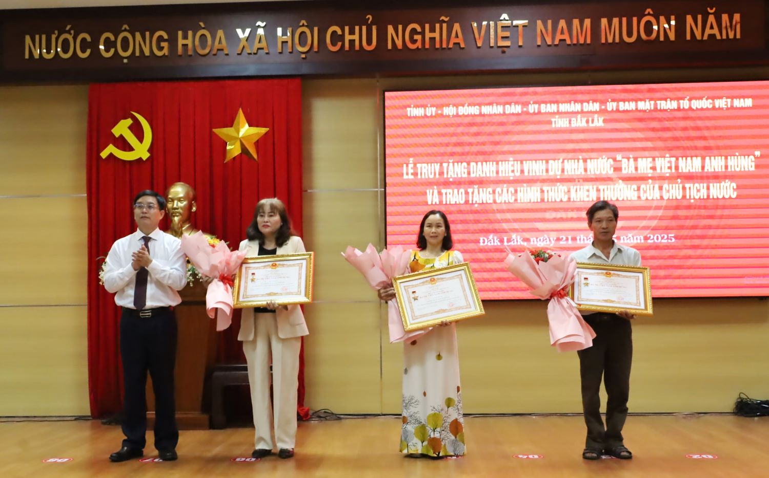 Lễ truy tặng danh hiệu “Bà mẹ Việt Nam anh hùng” và trao tặng các hình thức khen thưởng của Chủ tịch nước