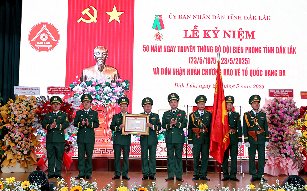 Bộ đội Biên phòng tỉnh Đắk Lắk kỷ niệm 50 năm ngày truyền thống và đón nhận Huân chương Bảo vệ Tổ quốc hạng Ba