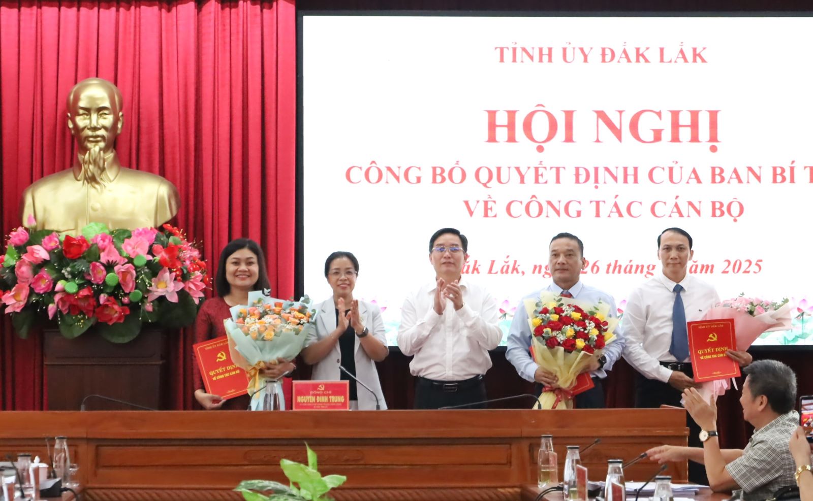 Công bố Quyết định của Ban Bí thư về công tác cán bộ