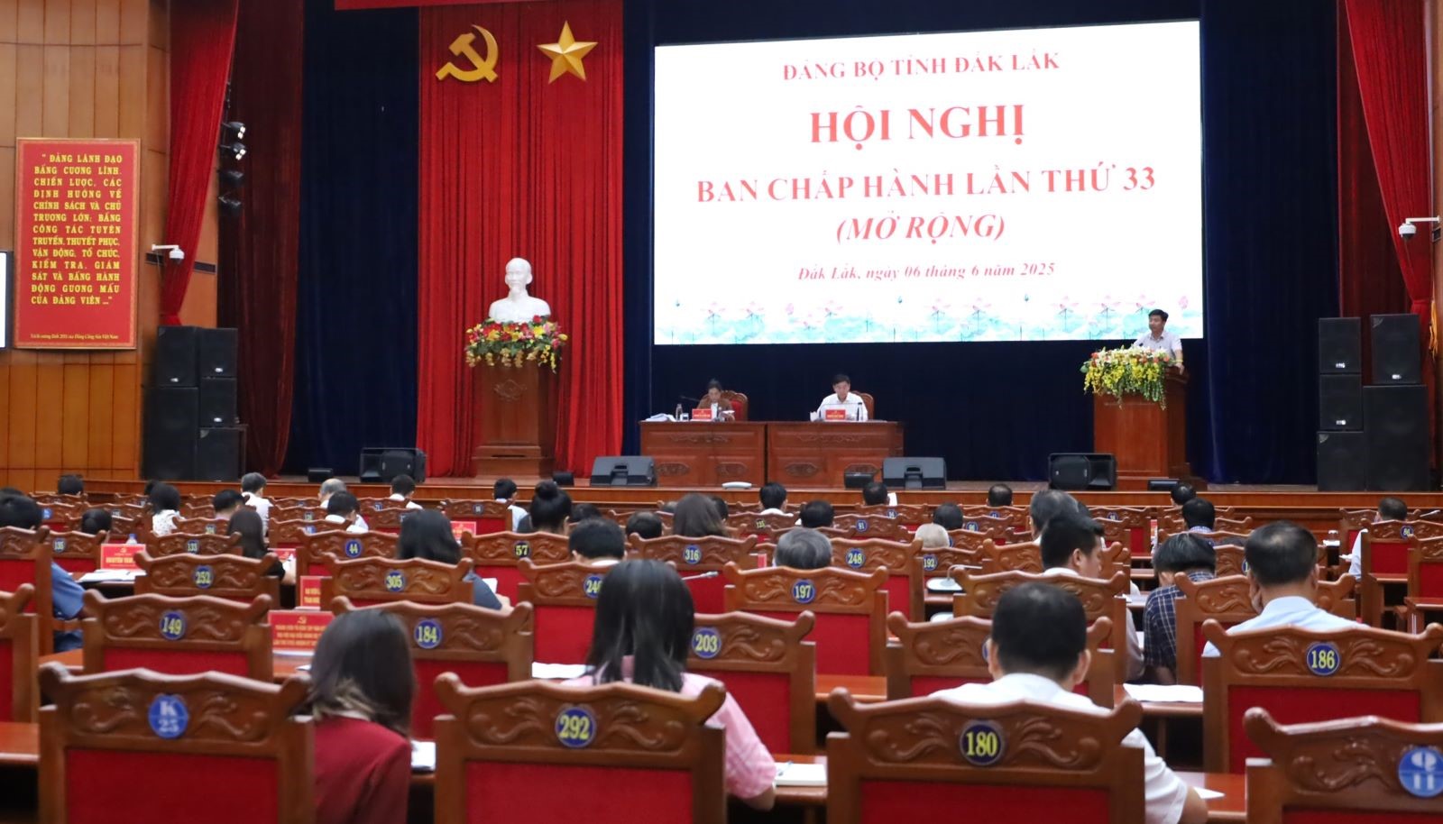 The 33rd Expanded Conference of the Dak Lak Provincial Party Committee.