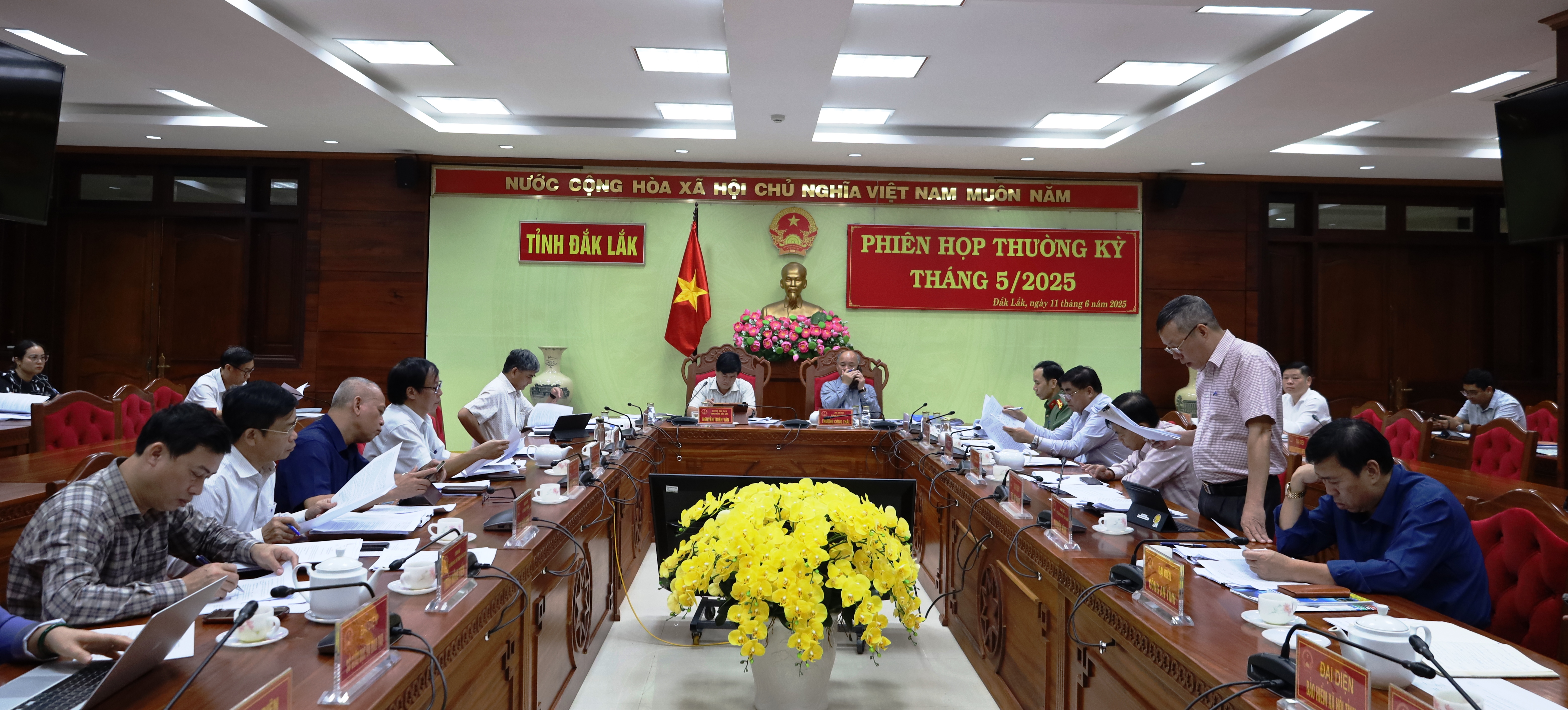 Thành viên UBND tỉnh thông qua nhiều dự thảo nghị quyết quan trọng