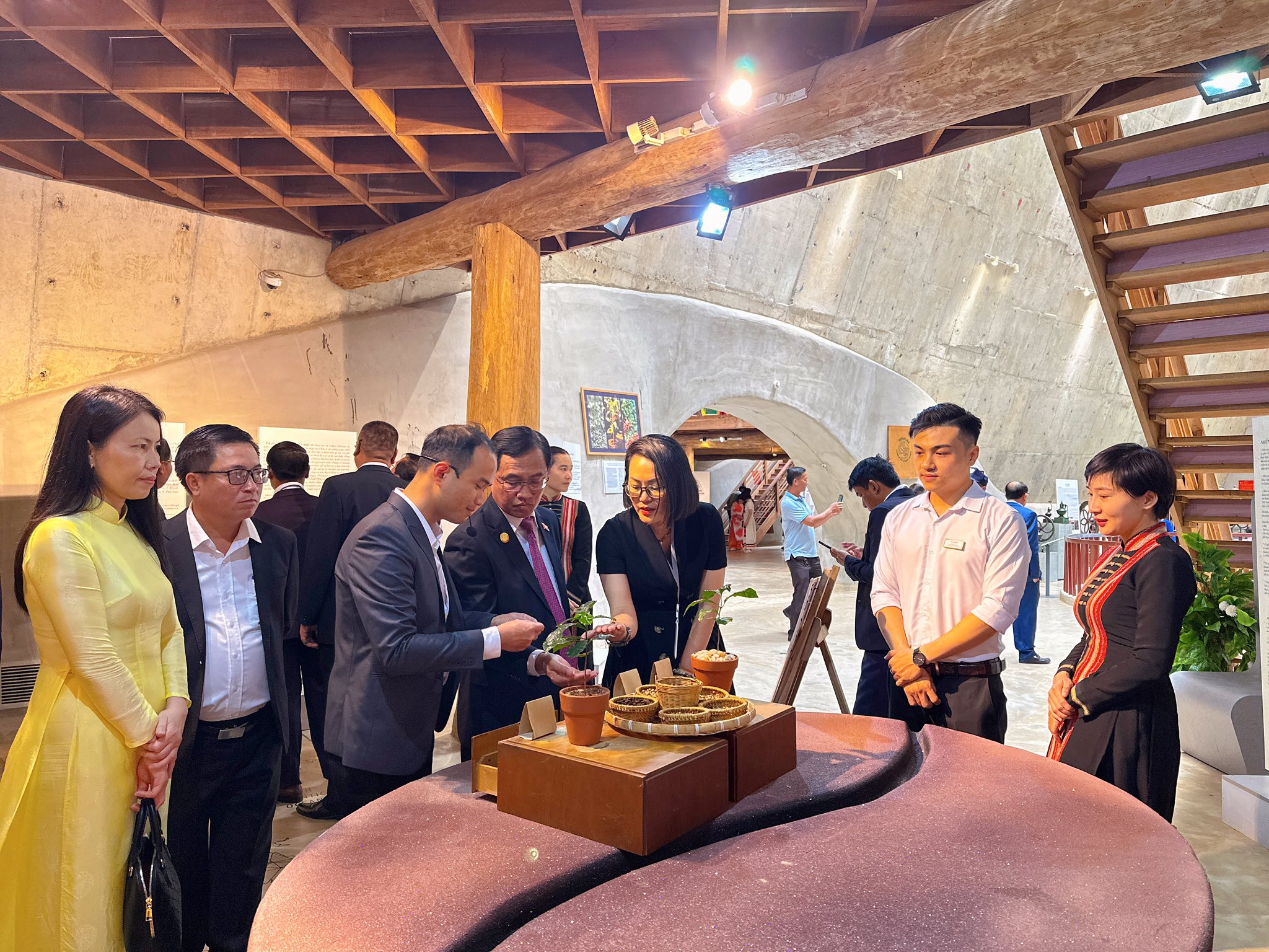 Đắk Lắk tập trung nâng cao chất lượng dịch vụ từ cơ sở lưu trú, nhà hàng đến các điểm mua sắm cho du khách