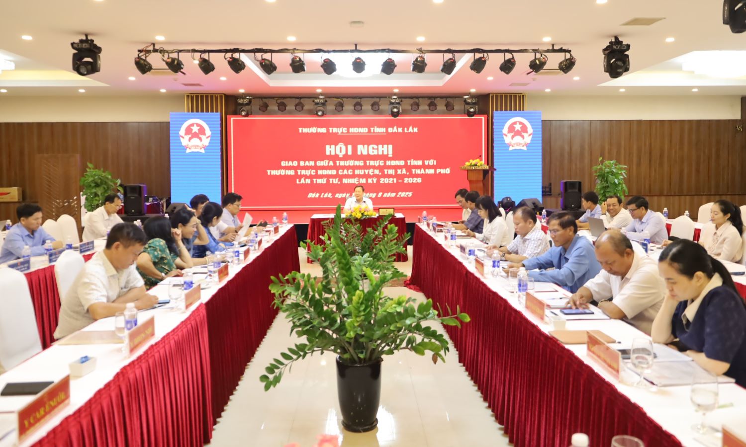 Giao ban giữa Thường trực HĐND tỉnh Đắk Lắk với Thường trực HĐND các huyện, thị xã, thành phố