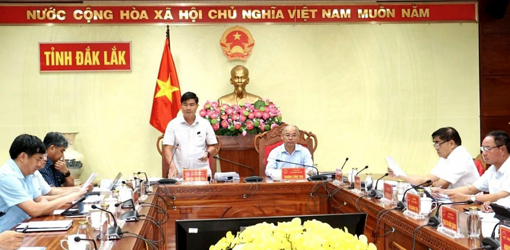 Thành viên UBND tỉnh thông qua các nội dung trình kỳ họp HĐND tỉnh