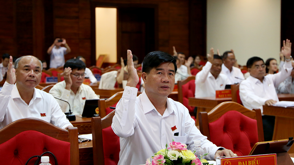 Bế mạc Kỳ họp thứ Mười, HĐND tỉnh khóa X : Thông qua 16 Nghị quyết, chuẩn bị sẵn sàng cho chính quyền 2 cấp vận hành thông suốt, hiệu quả