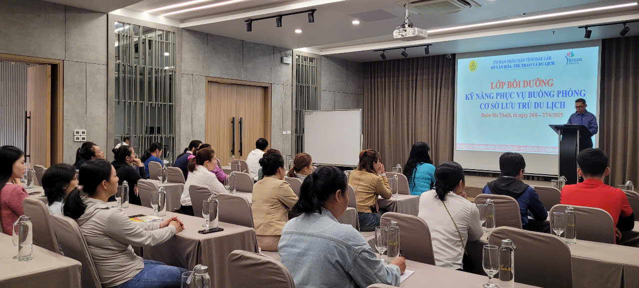 Tập huấn kỹ năng phục vụ buồng phòng cơ sở lưu trú du lịch