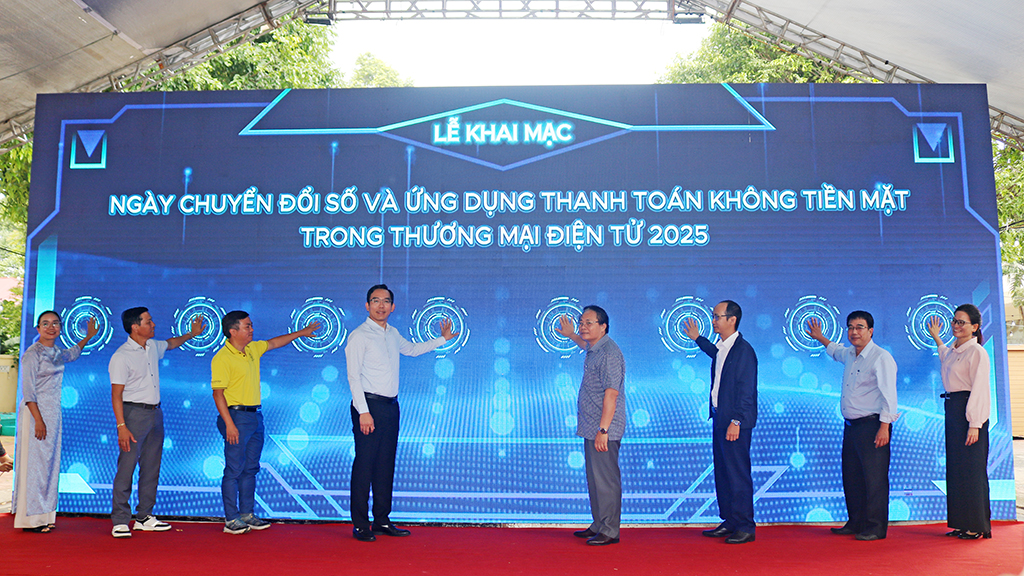 Ngày chuyển đổi số và ứng dụng thanh toán không tiền mặt trong thương mại điện tử 2025