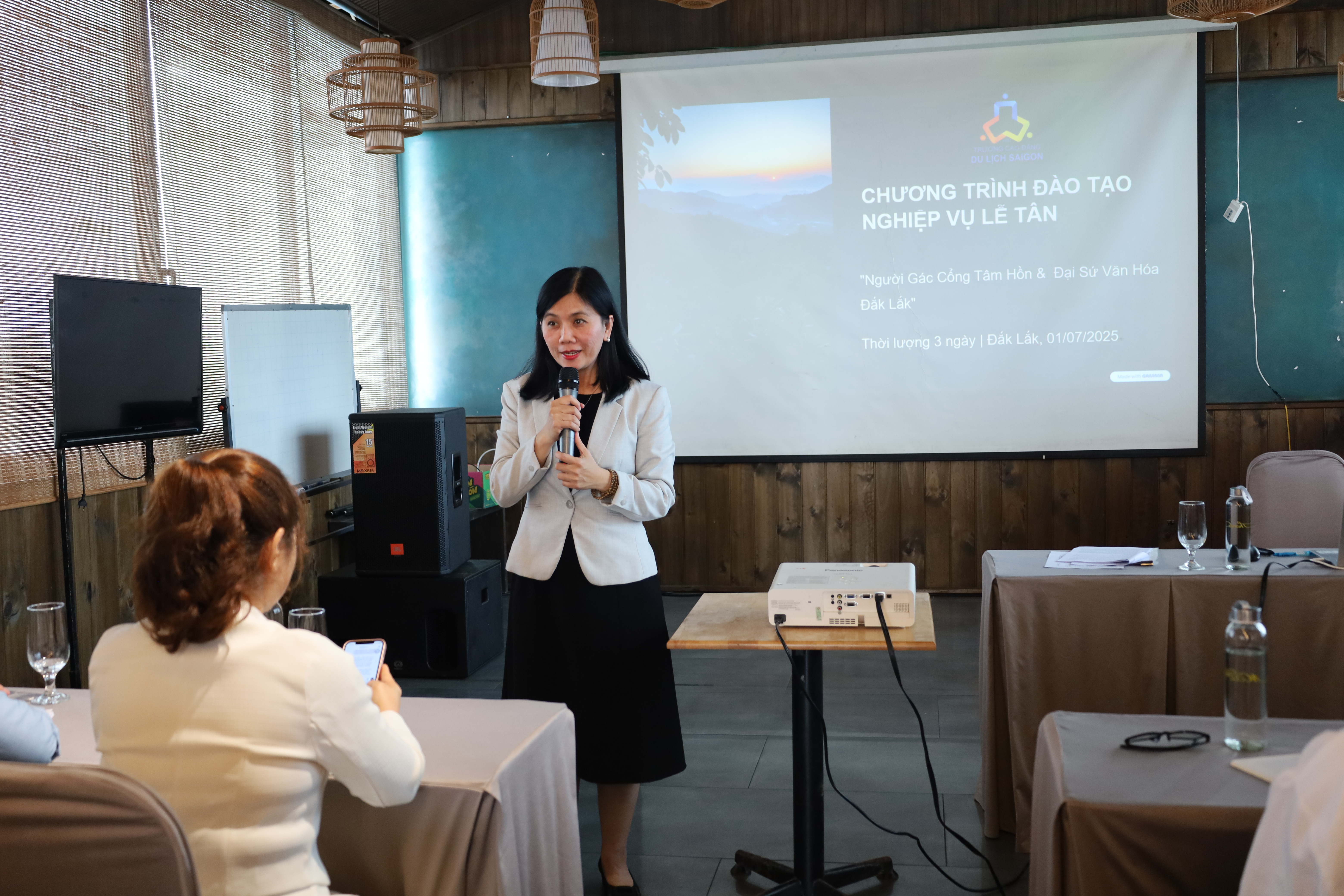 Tập huấn nghiệp vụ lễ tân cho các cơ sở lưu trú và khu, điểm du lịch