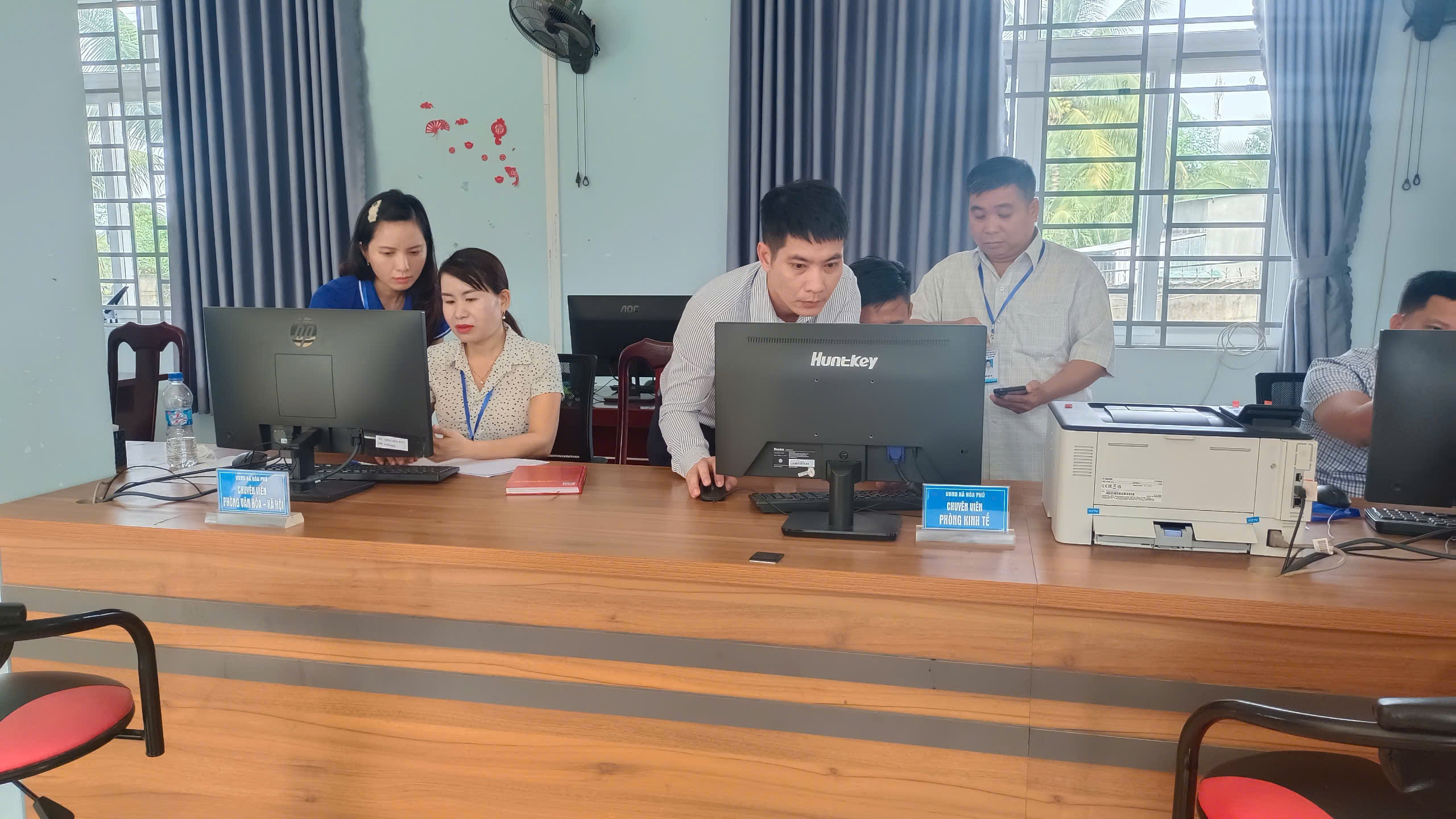 Cán bộ VNPT Đắk Lắk trực hỗ trợ cho 102 xã phường mới đảm bảo dịch vụ công, hạ tầng mạng và an toàn thông tin