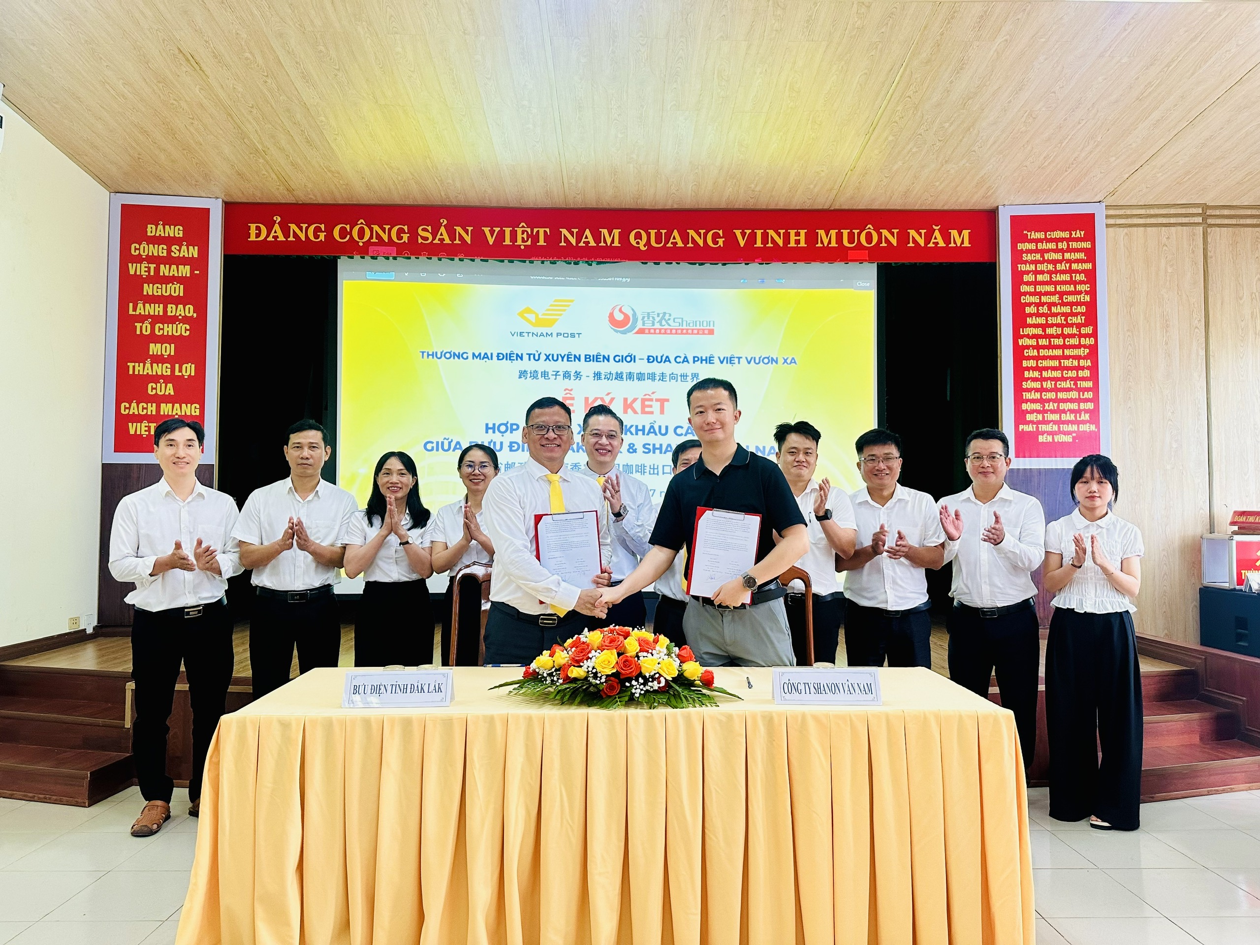 Bưu điện tỉnh Đắk Lắk ký kết xuất khẩu 10 tấn cà phê sang thị trường Trung Quốc thông qua sàn thương mại điện tử