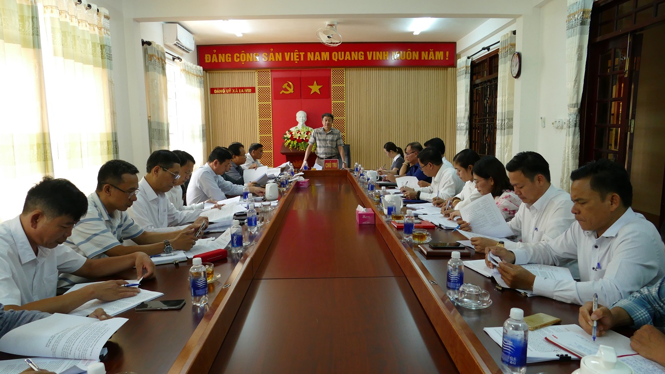 Đoàn công tác của Tỉnh ủy Đắk Lắk kiểm tra công tác chuẩn bị tổ chức Đại hội Đảng bộ xã Ea Wer