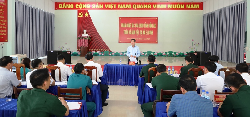 Chủ tịch UBND tỉnh Tạ Anh Tuấn thăm và làm việc tại xã Ea Bung