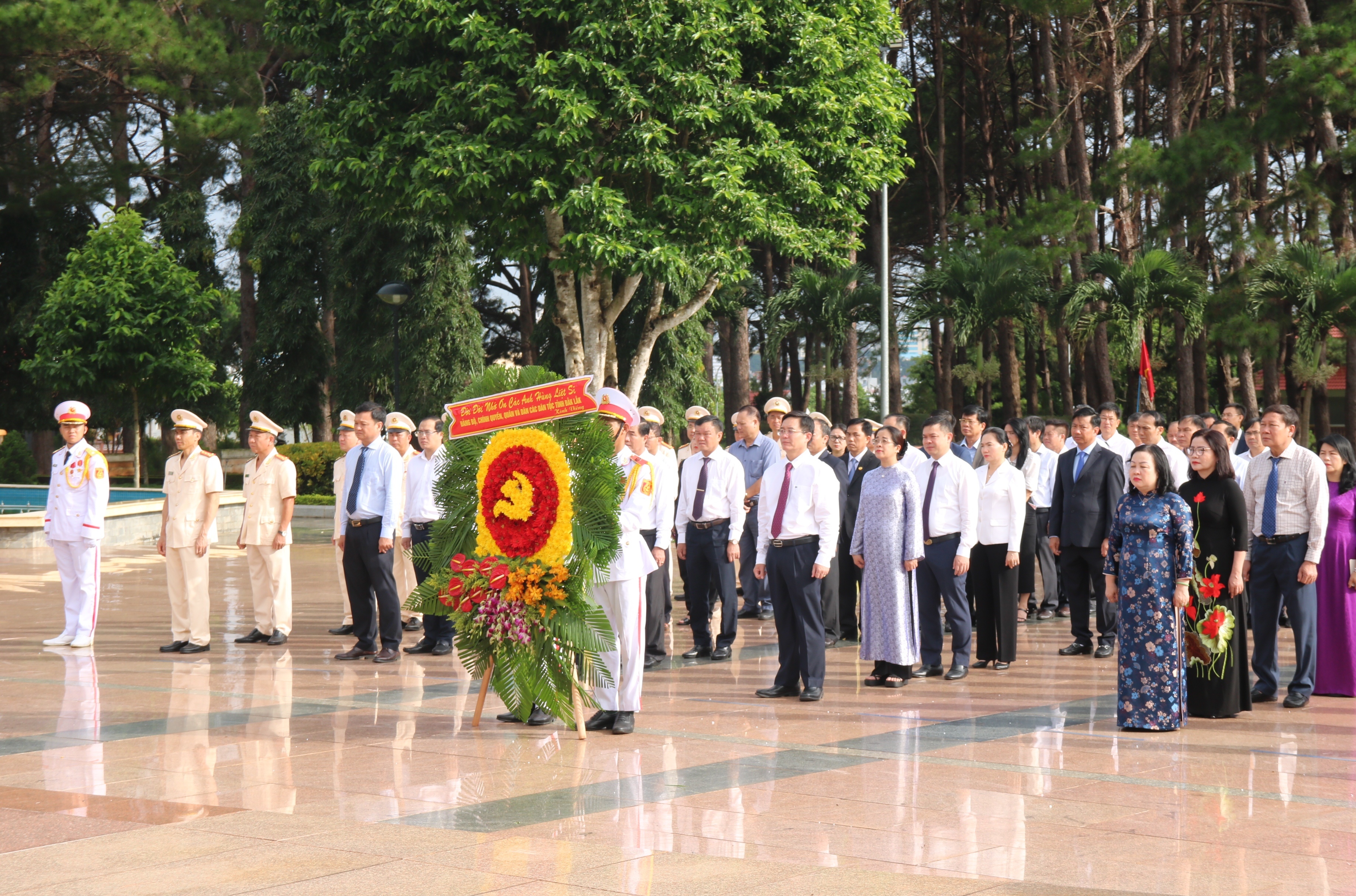 Lễ viếng Nghĩa trang Liệt sĩ tỉnh nhân kỷ niệm 78 năm Ngày Thương binh - Liệt sĩ