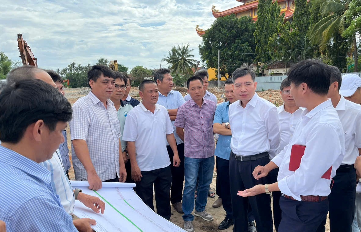 Chủ tịch UBND tỉnh kiểm tra thực địa dự án Tuyến đường bộ ven biển khu vực phía Đông tỉnh Đắk Lắk+